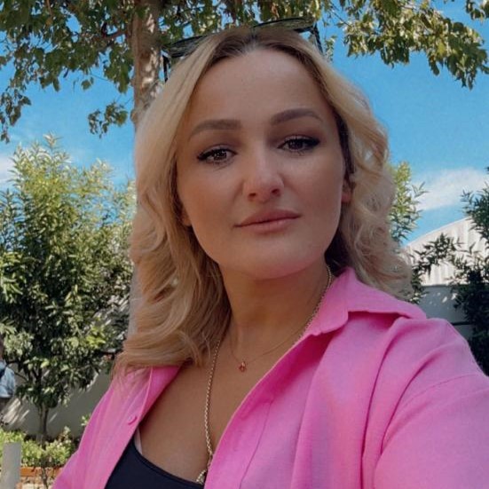 Dafina – Office Manager